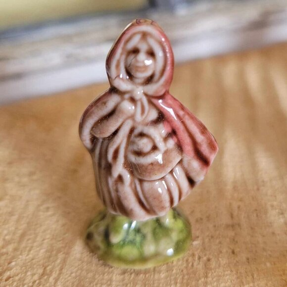 Vintage Wade Red Rose Tea Whimsies Collection Nursery Rhyme Figurines - Picture 3 of 16